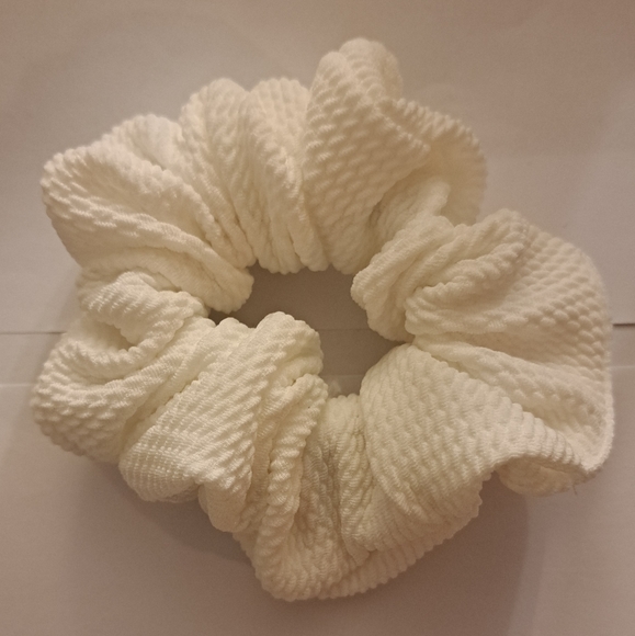 Hair Accessories - Picture 4 of 4